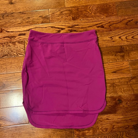 Sz 8 lululemon skirt - Picture 2 of 3